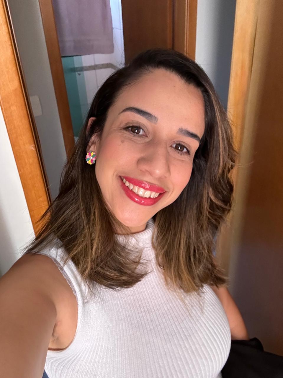 Paola N. D. H. Mendonça